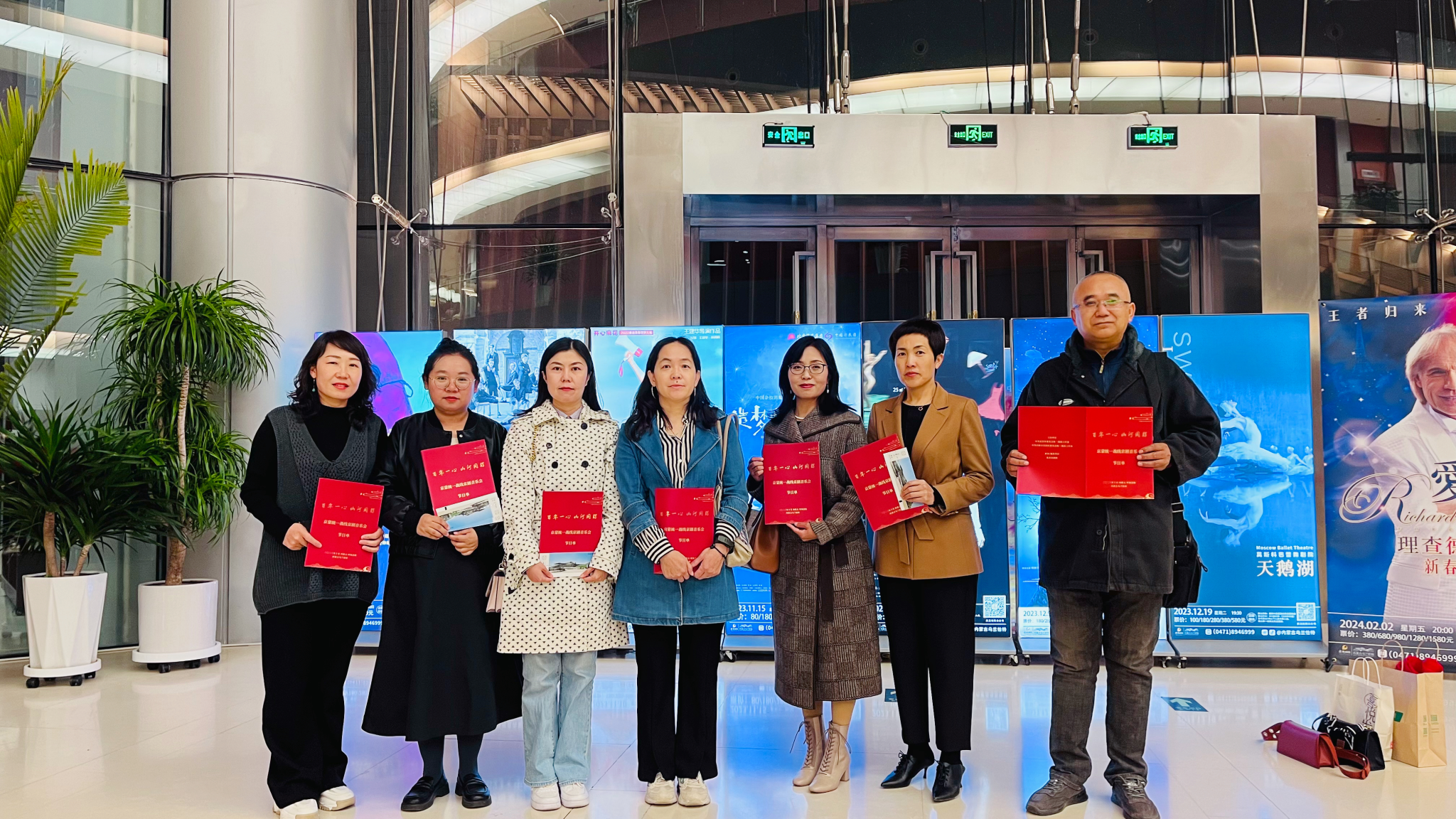 best365组织党外人士观看“百年一心·山河同辉”京蒙统一战线京剧音乐会