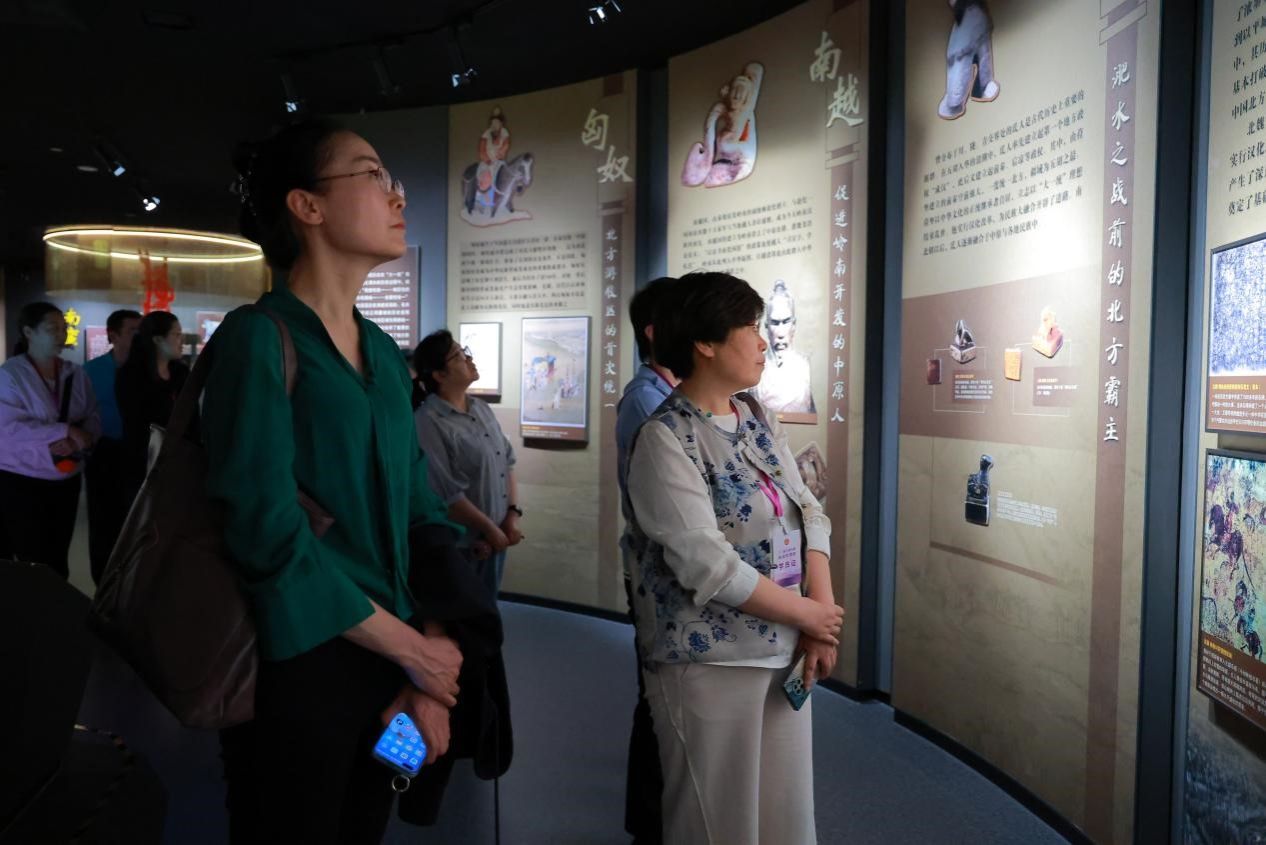 第十三届全国妇联执委第二期培训班走进best365铸牢中华民族共同体意识教育馆实践学习