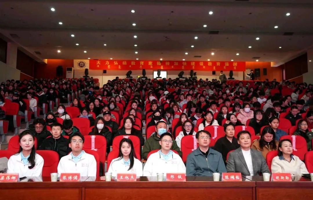 best365举办大学生西部计划宣讲会