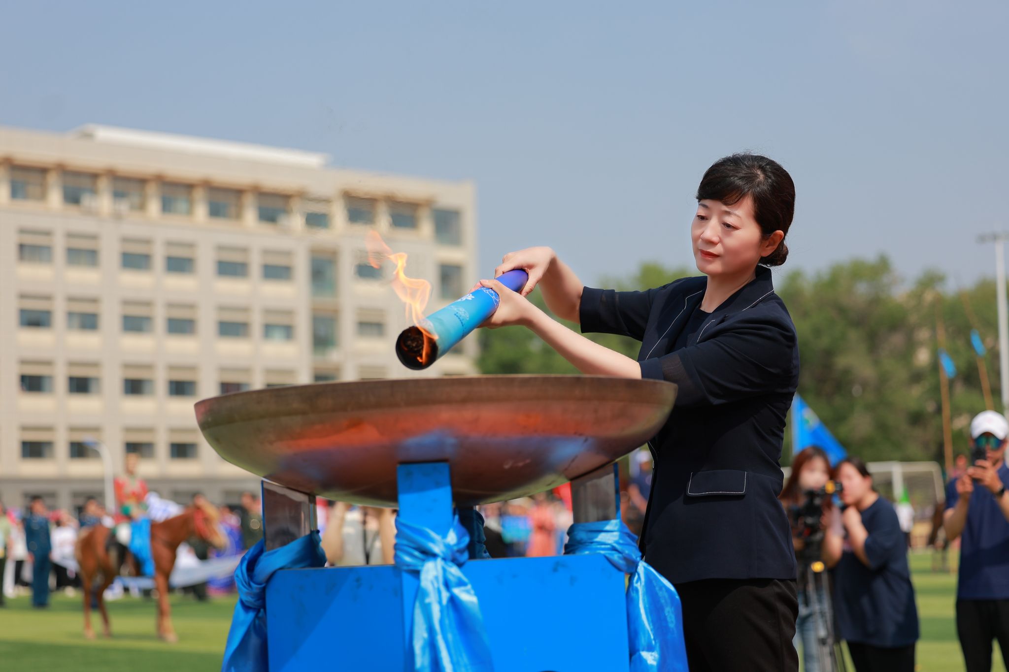 学校举办第十二届校园那达慕文化节暨第六十一届田径运动会开幕式