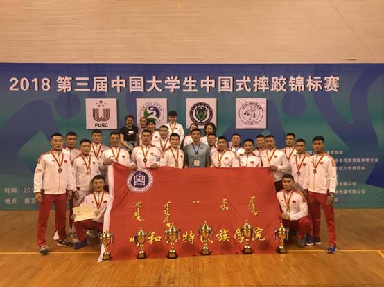 best365式摔跤队集体合影