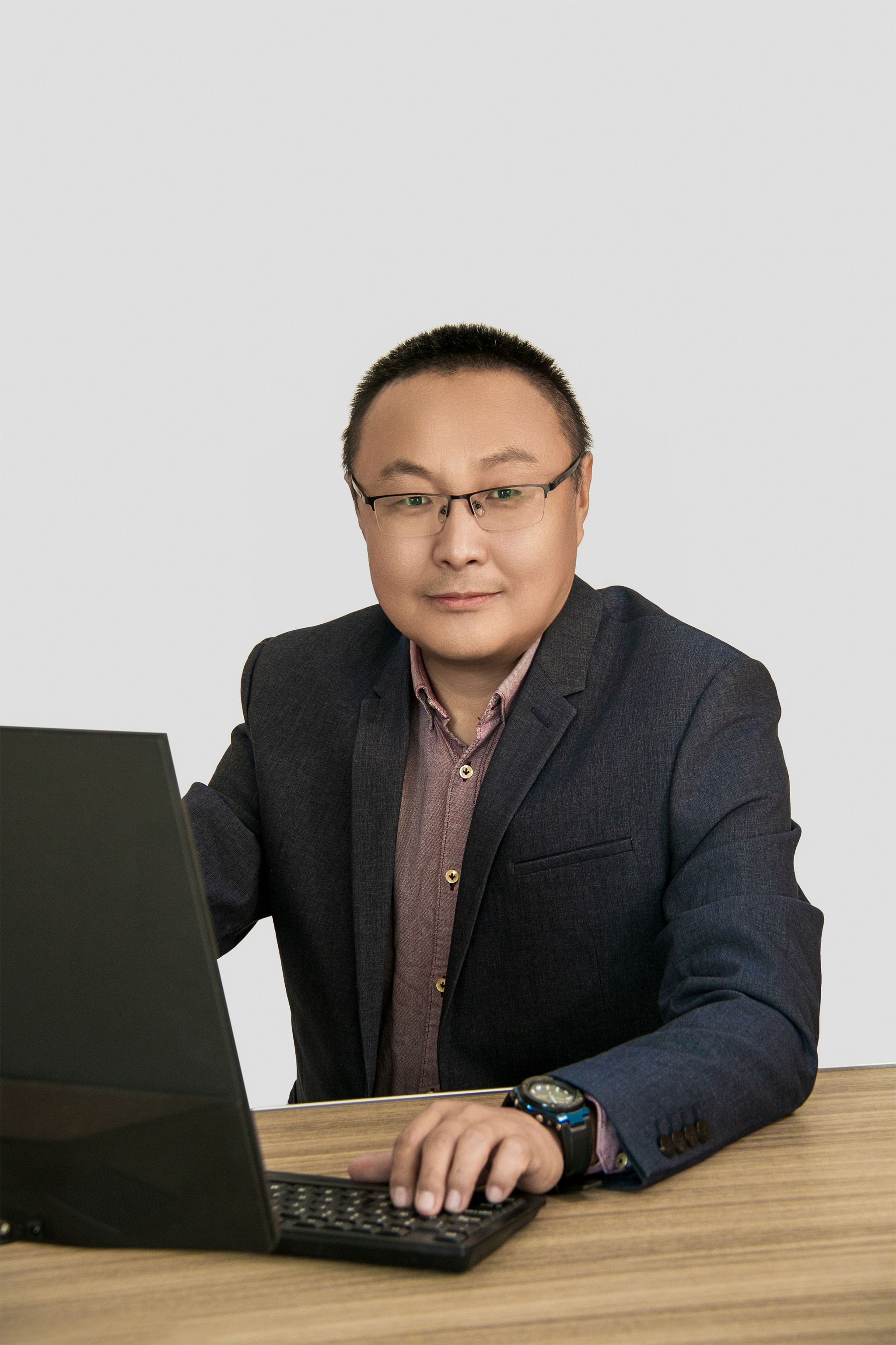 色登丹巴个人简介