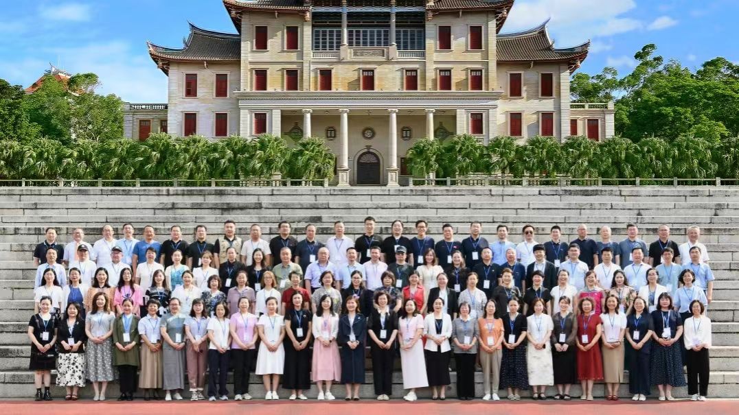 党委统战部选派教师参加内蒙古自治区高校党外知识分子和归国留学人员国情研修班