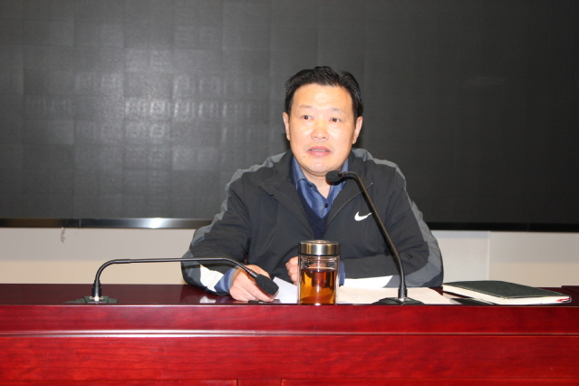 金校长主持会议 金校长主持会议