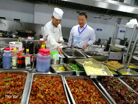 大学生食堂